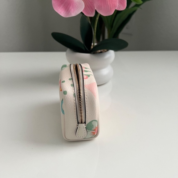 Coach small pouch in dreamy land floral print - Picture 6 of 6